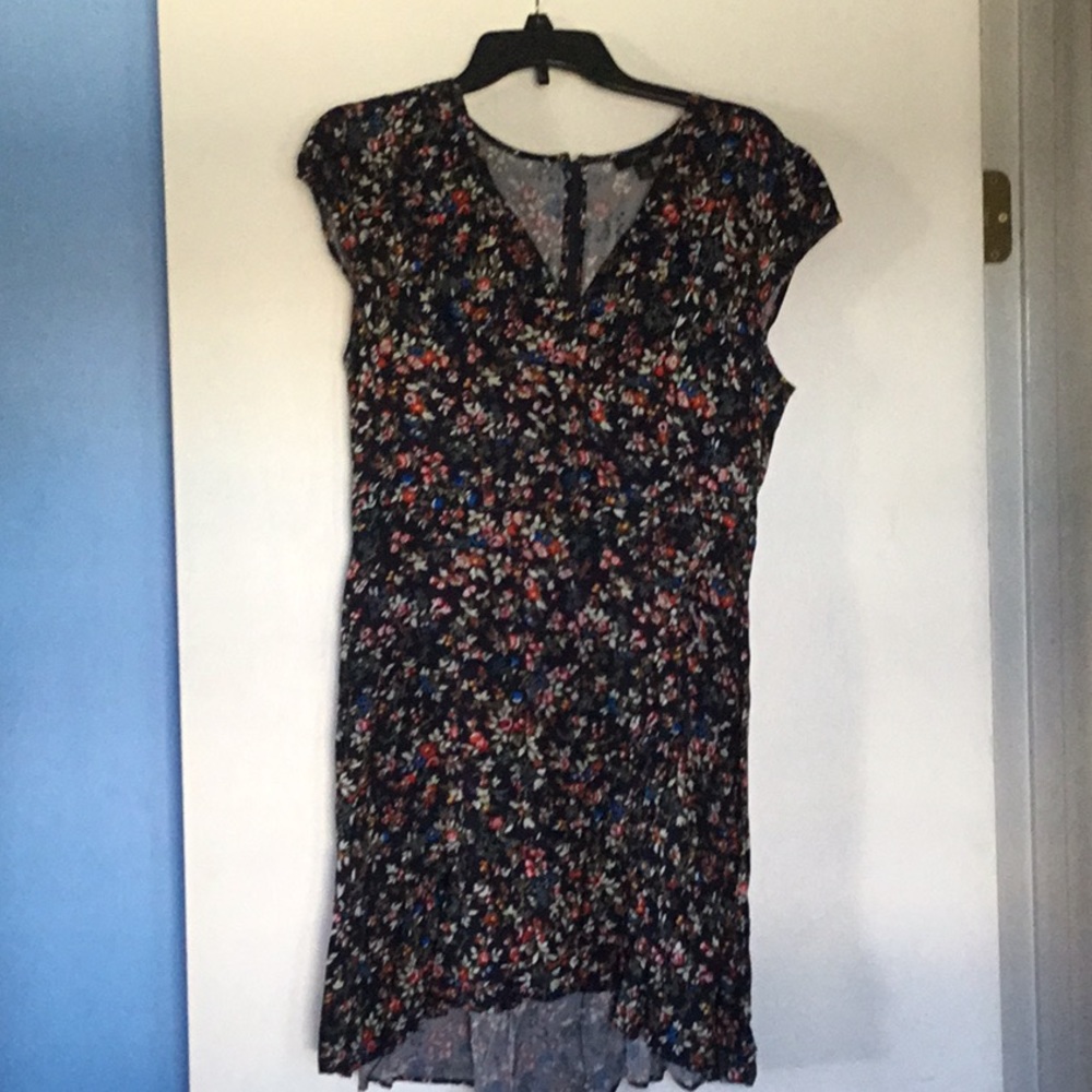HOT NEW DEAL$ 4/25 Pretty navy faux wrap dress